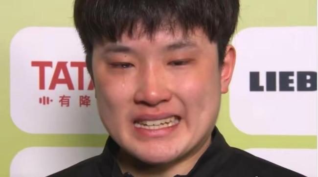 薛飞3比2淘汰张本智和 握拳怒吼庆祝 决胜局爆发逆转胜