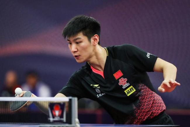 薛飞3比2淘汰张本智和 握拳怒吼庆祝 决胜局爆发逆转胜