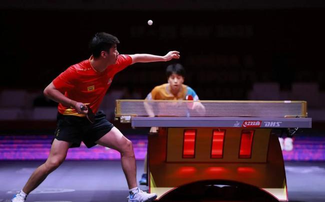 薛飞3比2淘汰张本智和 握拳怒吼庆祝