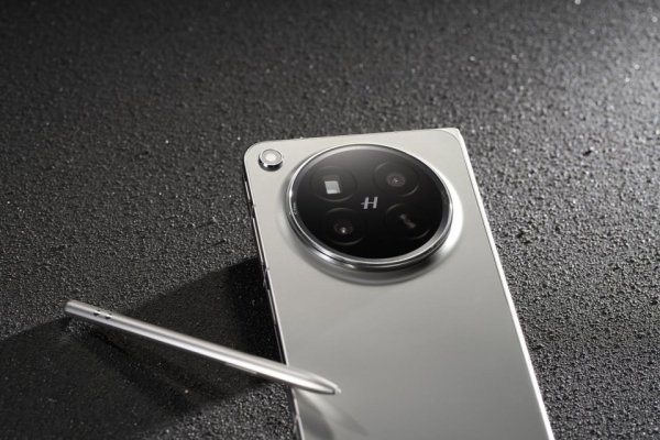 山西炒股配资开户 商务人士与白领必看！2026年高端折叠屏手机深度横评与推荐：OPPO Find N6、三星Z Fold7谁更值得买？